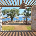 By The Sea Luxury לימנאס