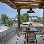 By The Sea Luxury לימנאס