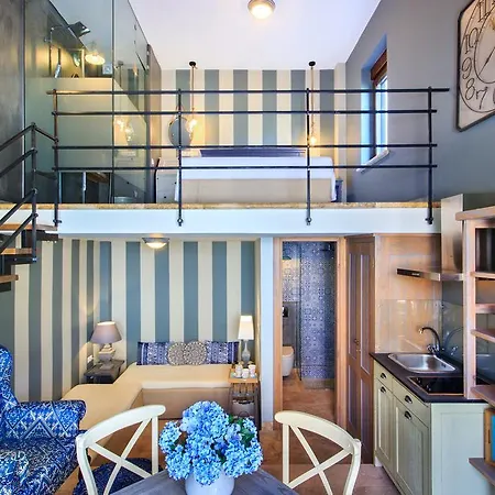 By The Sea Luxury Apartman