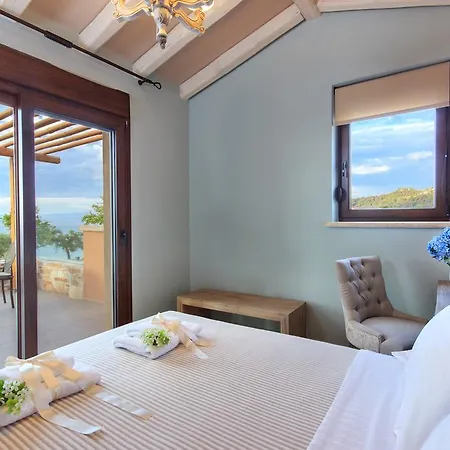 By The Sea Luxury Apartment *