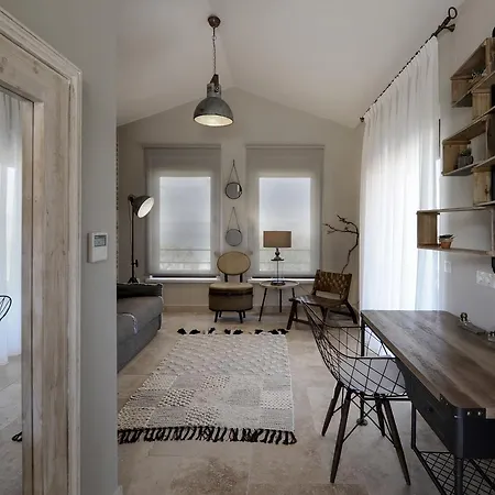 By The Sea Luxury Apartment