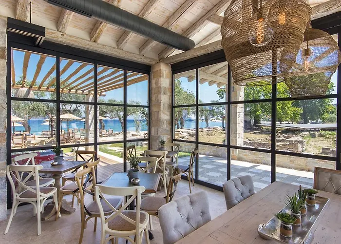 By The Sea Luxury لايميناس