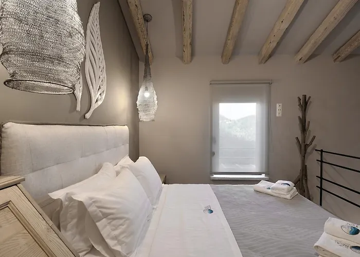 By The Sea Luxury لايميناس