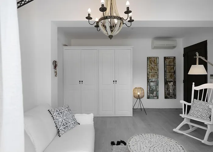 By The Sea Luxury لايميناس