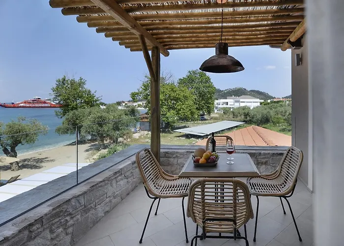 By The Sea Luxury لايميناس
